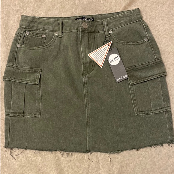 Boohoo Dresses & Skirts - Boohoo Green Mini Raw Edge Hem Cargo Skirt for Casual Wear. Size 12
